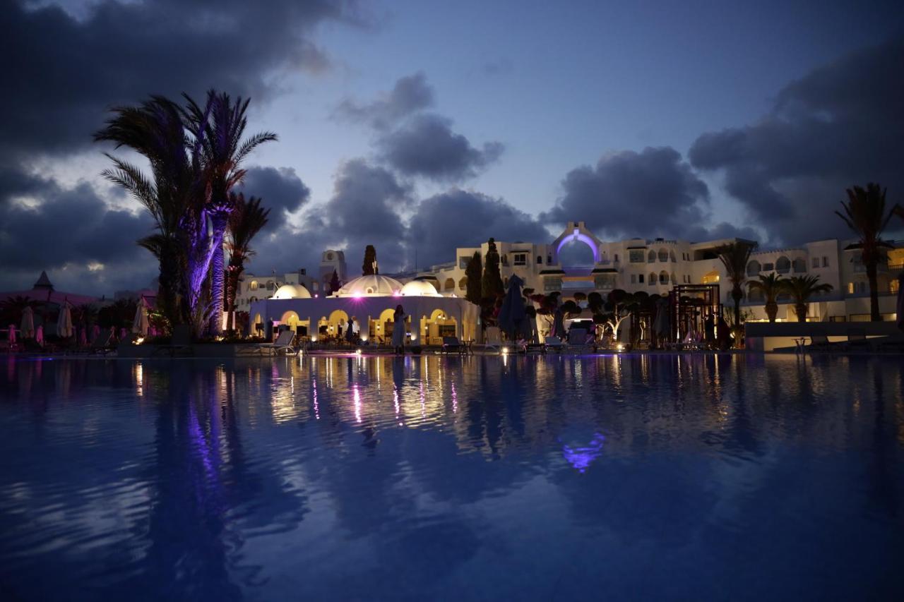 The Mirage Resort & Spa Hammamet Eksteriør bilde The Royal Mirage Hotel at night