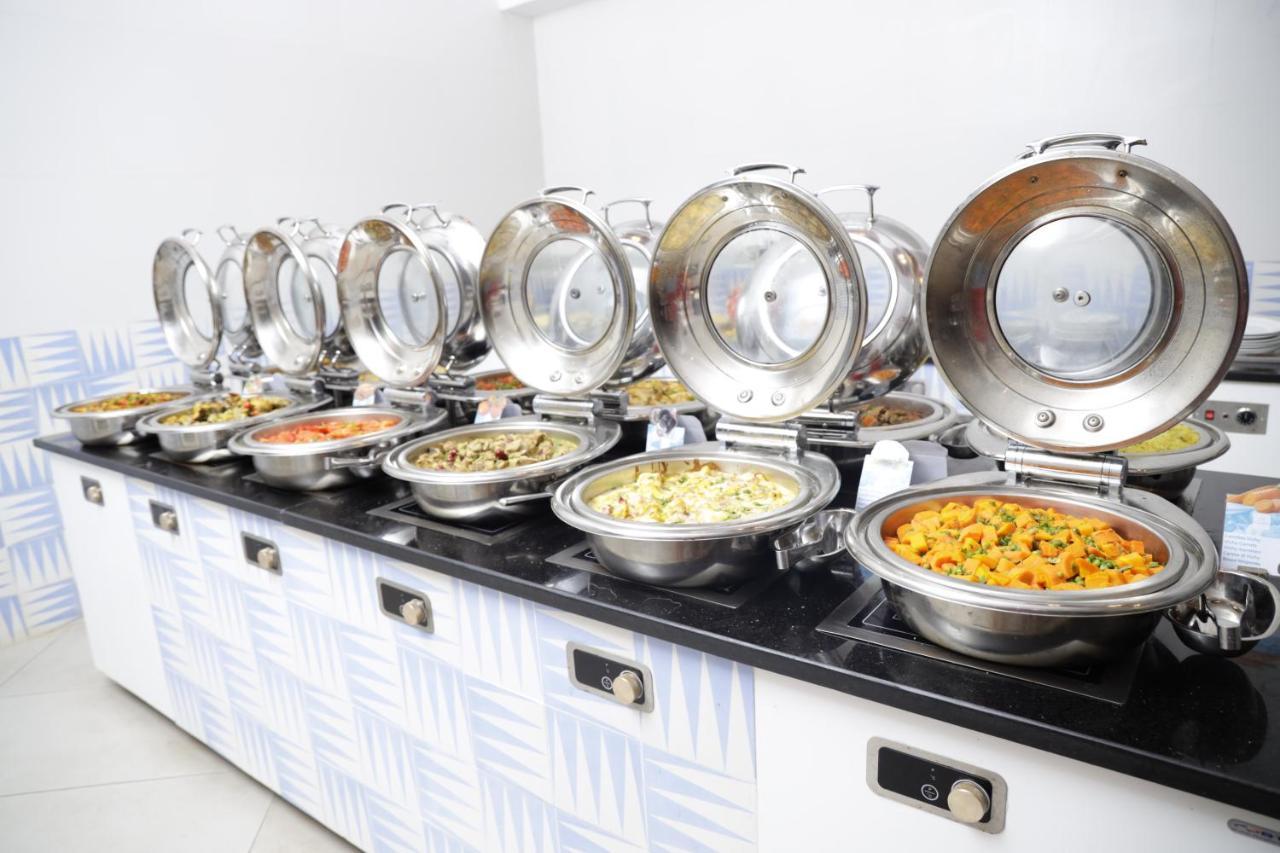 The Mirage Resort & Spa Hammamet Eksteriør bilde A chafing dish buffet